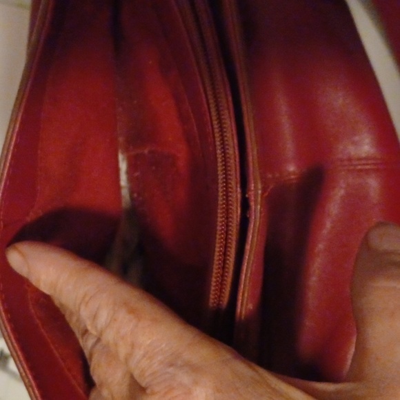 GUC - Etienne Aigner Genuine Cowhide Leather Wine Color Bag - Picture 7 of 14